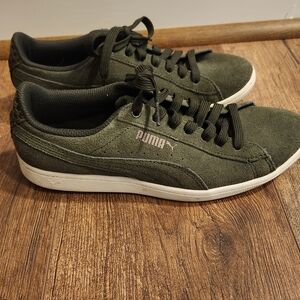 Puma Women's Dark Green Sneakers